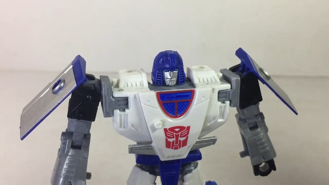 Transformers Siege Mirage Video Review And Image Gallery 10 (10 of 28)